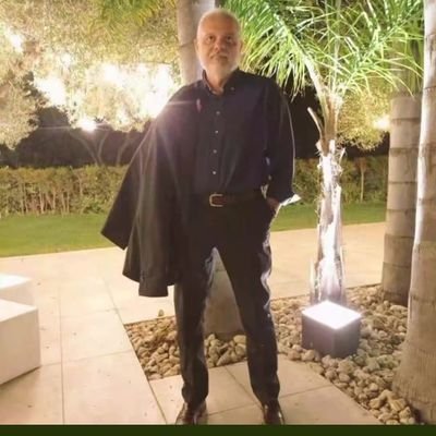 sarruzzu65's profile picture. il mio maestro mi insegnò, quando è difficile trovare l'alba dentro l'imbrunire 💗