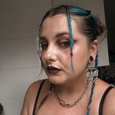MarinaJade's profile picture. Singer/Songwriter🖤🦇🏳️‍🌈 marinajadecontact@gmail.com mi música🕷️⬇️