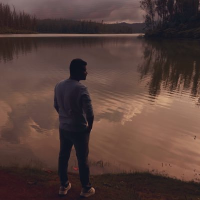 handlebarluv's profile picture. Thalaivar 🤘🏻| 🦅 Stock | MSD | AK | Petrolhead | Grand prix | Sea | B•E•E•R | Anti-Casteist | Polity | All Heart | Mental Health Matters | Views Personal |