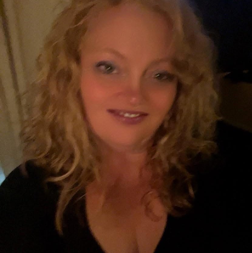 AmandaEnglbf's profile picture. 