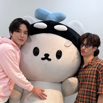 Aratox3's profile picture. Fan account mainly for @new_thitipoom and @Tawan_V 💙🩷 
also the fine china Chen Kaiwen ✨️
Polca, carat, deobi, ze_rose, kailight ~ 🐻‍❄️🐋💎