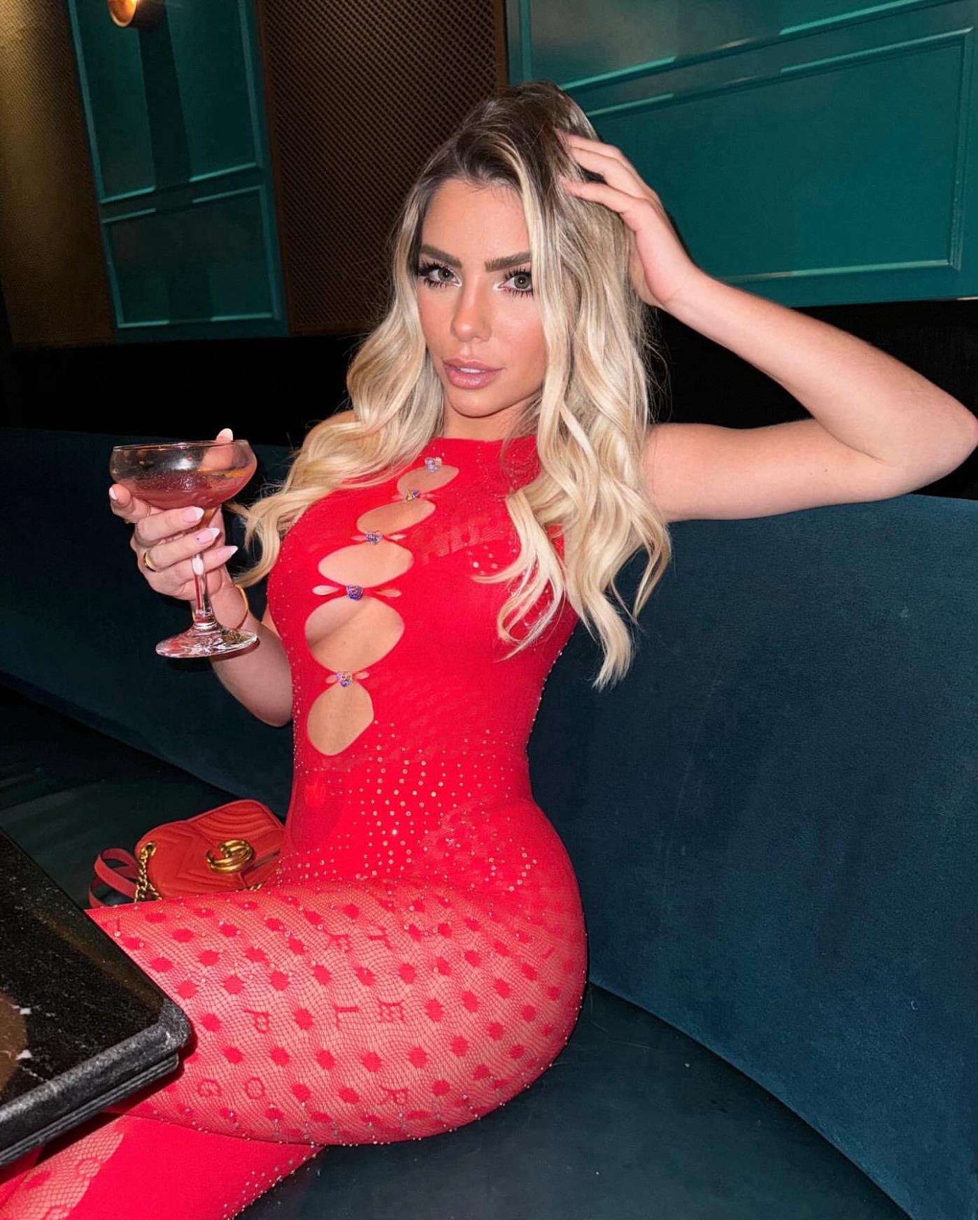 rich_deer76223's profile picture. ⤵️ Wanna know the after dark version of me? Tap in 🌙🔥