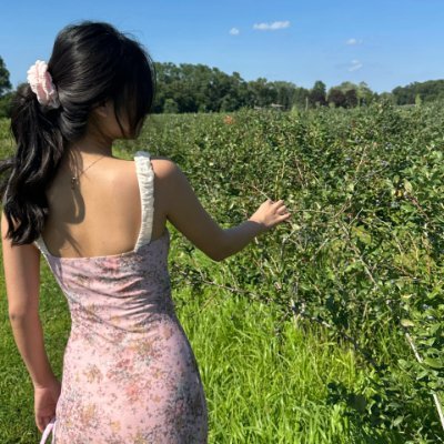 tregiis's profile picture. 🌸 Living my life, styled to perfection 💖