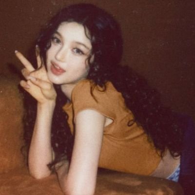 rwssooh's profile picture. 𖦹  ࣪   ۪   that's just the way things go - beabadobee, filósofa antiga

—-   eu gosto de muita coisa  ,  e  é mais um dia no meu plano imaginário  .   .   .