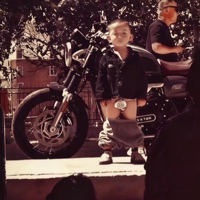 OnchainRhino's profile picture. 🌈 Web3重度患者 | ETH/SOL/Base玩家 囤币撸空投试新项目，顺便带兄弟吃福利 全套专属邀请码看置顶（OKX DEX永久20%返佣超香） 用了回我“已用”，必互关+回赞🚀 纯撸党勿扰，一起链上发财～