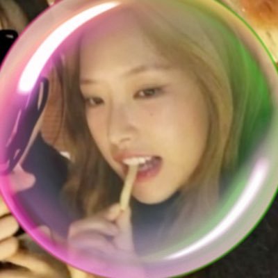 hyevrs's profile picture. dearest darlingest hyeju and chuu