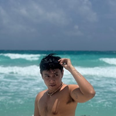 thecopyreiter's profile picture. i like my books the same way i like my chocolates--dark.