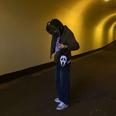 oliverrmeeks's profile picture. i held billie eilish’s hand and sung with jessie reyez
