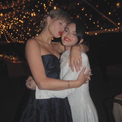 taylenadaughter's profile picture. gotta keep an eye out for selener