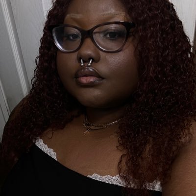 shaylurh's profile picture. 24 • fashion & makeup enthusiast • lesbian • (they/she)