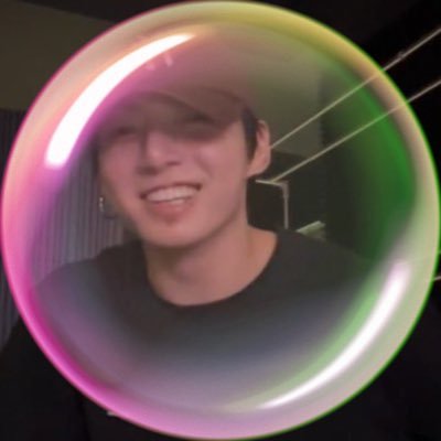 gguksbutera's profile picture. 26|saw BTS SYT LDN 060119 - 060219|saw Ariana DWT Rome 061517|Jungkook biased, ARMY since 2015, Arianator since 2012|OT7|🇮🇹,🇺🇸| insta: xoxo_giuls