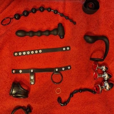 strictlymom17's profile picture. 