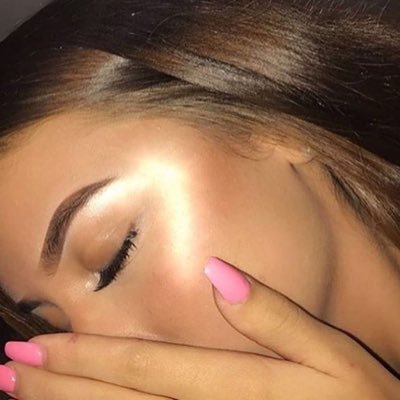 Arabellaskitten's profile picture. brighter days ahead ⊹˚. ♡.𖥔 ݁ ˖ 2010s lover