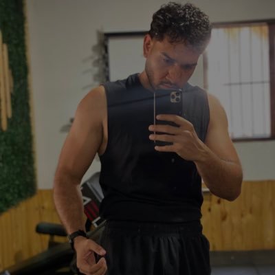 arielchazzano's profile picture. Paraguayo🇵🇾, estudiante de Economía📈, me gusta emprender…