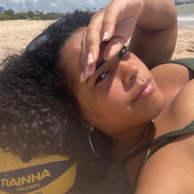 eduardayy's profile picture. aqui vc verá comentários sobre dentil praia clube e sentimentos