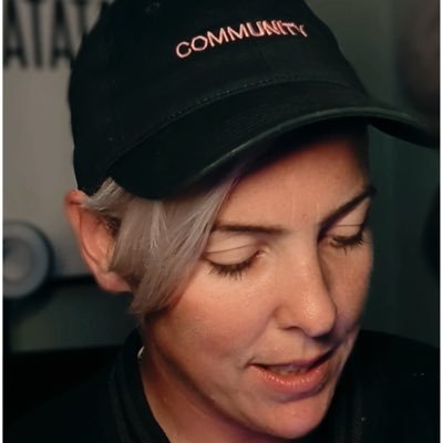 harrietjw's profile picture. → Helping founders + creators build online brands that sell (without selling out)