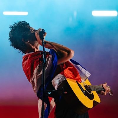 newangelia's profile picture. roses are red, violets are not blue idk what i’m doing 🇨🇷