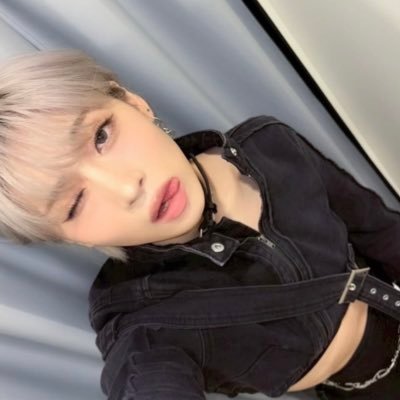 TBRewI7AbF88191's profile picture. 05(19)︎🚺┊︎HONEYs🐝 ︎┊︎推しはJISOO︎寄りの束推しデス💐┊︎FC会員┊︎仲良くしてください🙌︎┊︎無言フォロー︎👍🏻