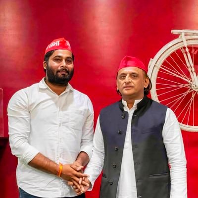 ashoknayaksp's profile picture. जिलाध्यक्ष समाजवादी युवजन सभा जौनपुर
श्रद्धेय नेताजी अमर रहे।