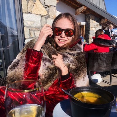 CarolineElise67's profile picture. American/Daughter/Traveler/Raised in Colorado/Renaissance oil painting enthusiast/golf enthusiast/English/Former bank employee