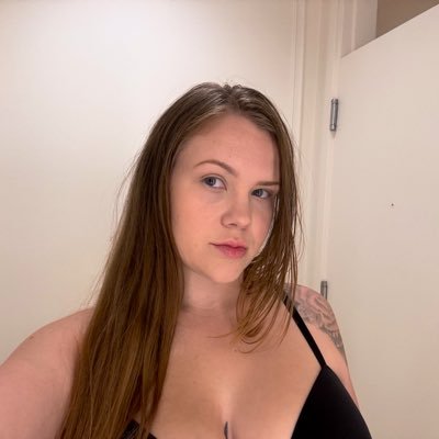 icy__eyes's profile picture. event planner • writer • singer • web3
