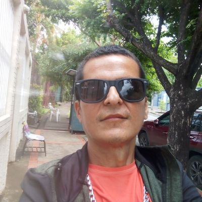 CarlosA5361355's profile picture. soy bajo delgado soy romántico soltero y sin compromiso