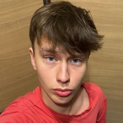 JezzDudez's profile picture. Your favorite 20yo horny guy😈 | gooner👅 | NO PPV & all my 350+ FULL LENGTH videos here 👇🏼