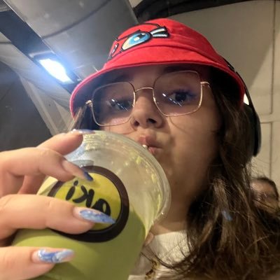 J_u_l_i_e___'s profile picture. Mon vrai nom • Entre le journalisme et les livres • Sport (surtout biathlon & F1), médias & sitcoms