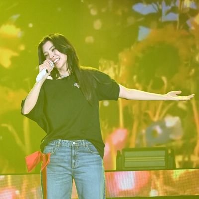 Queen_of_Lez's profile picture. 🌻I promise not to go if you promise to stay 🌻