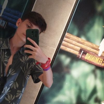 enzosant77_'s profile picture. 