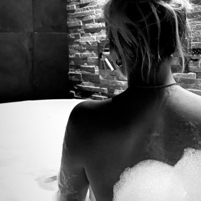 lust4charliee's profile picture. looking to chat? I’m enjoyable 😉 or pretty feet🥰