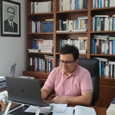 UmitKahramanDr's profile picture. 