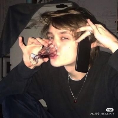 Yoren1008611's profile picture. 记录健身，止于推