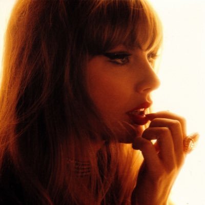 halaz1a's profile picture. 𝒆𝒊𝒈𝒉𝒕 𝒎𝒂𝒌𝒆𝒔 𝒐𝒏𝒆 𝒕𝒆𝒂𝒎 — 𝓉𝒶𝓎𝓁𝑜𝓇’𝓈 𝓋𝑒𝓇𝓈𝒾𝑜𝓃