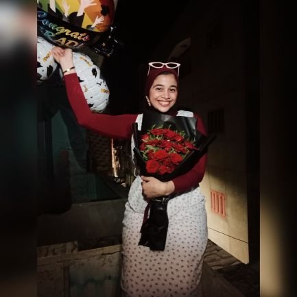 FatmaTarek3012's profile picture. كانت روحي ترتجف خوفاً من فقدان عزيزاً على قلبي فَ فقدتُ أعزُ من فيهم.
أبي رحمه الله عليه.❤️