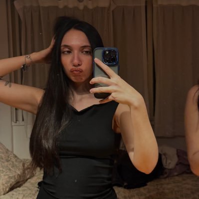 likeaheadlin3's profile picture. charmingly helpless