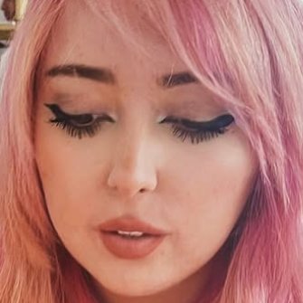 AlexaJonesonx's profile picture. 