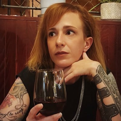 TamarSchwarcz's profile picture. כן זה הכל בראש שלי, אבל אי אפשר להחליף מוח 🤷‍♀️ לא כל יום הוא היום שלי
