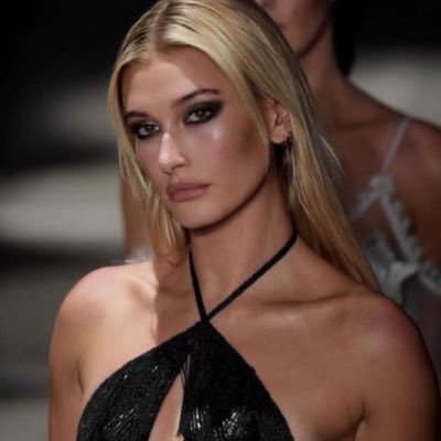 minasedit's profile picture. they won’t hire me so I’ll just be my own fashion writer 🙆🏼‍♀️