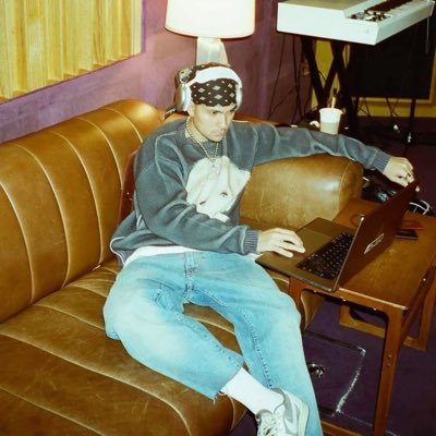 _ferislv's profile picture. @omarcourtz