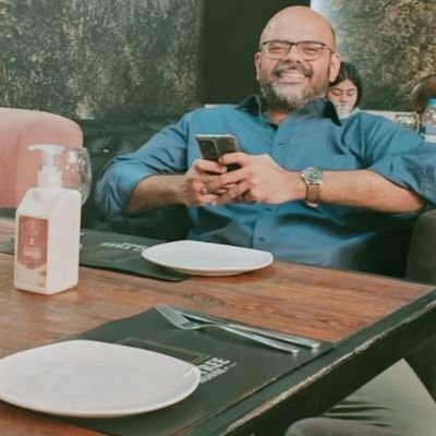 asadisbored's profile picture. 👀 war time twitterer