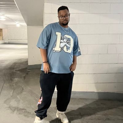 pelensucks's profile picture. it’s the nineties baby!!!