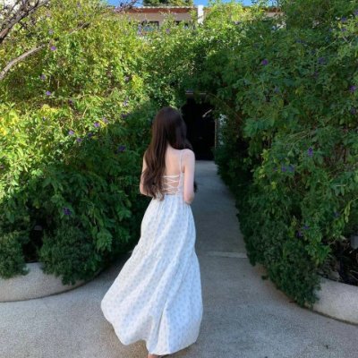 HanaBellabee's profile picture. Fashion, for me, is about connection as much as it is about beauty.