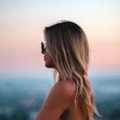 IsabellaRossi32's profile picture. A Belgian soul wandering the cobblestone streets, singing poetry to the wind. Loves books, sunsets, and quiet time. New to the stock market.