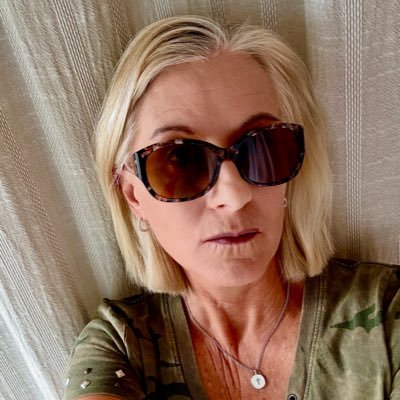 puggylove22's profile picture. Air Force Veteran, Puggy lover, beach bum, proud Mom. 🌞
