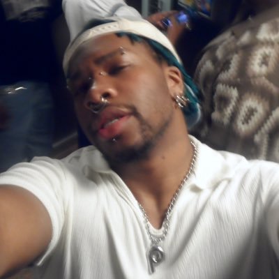 awhtryn's profile picture. They/He it’s perspective // 23 // insta: n3nyrt