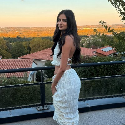 PrincesseM193's profile picture. 18 ans et toujours vierge 🙃​| On discute là bas ? 👇🏻