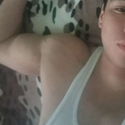 lucasryeo's profile picture. 19 años, adicto al café y al culeo