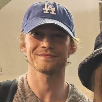 brittlehaert's profile picture. joe alwyn e sintaxe formal