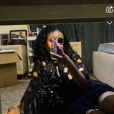 halloomaaa's profile picture. a girl has no name. 🎟️